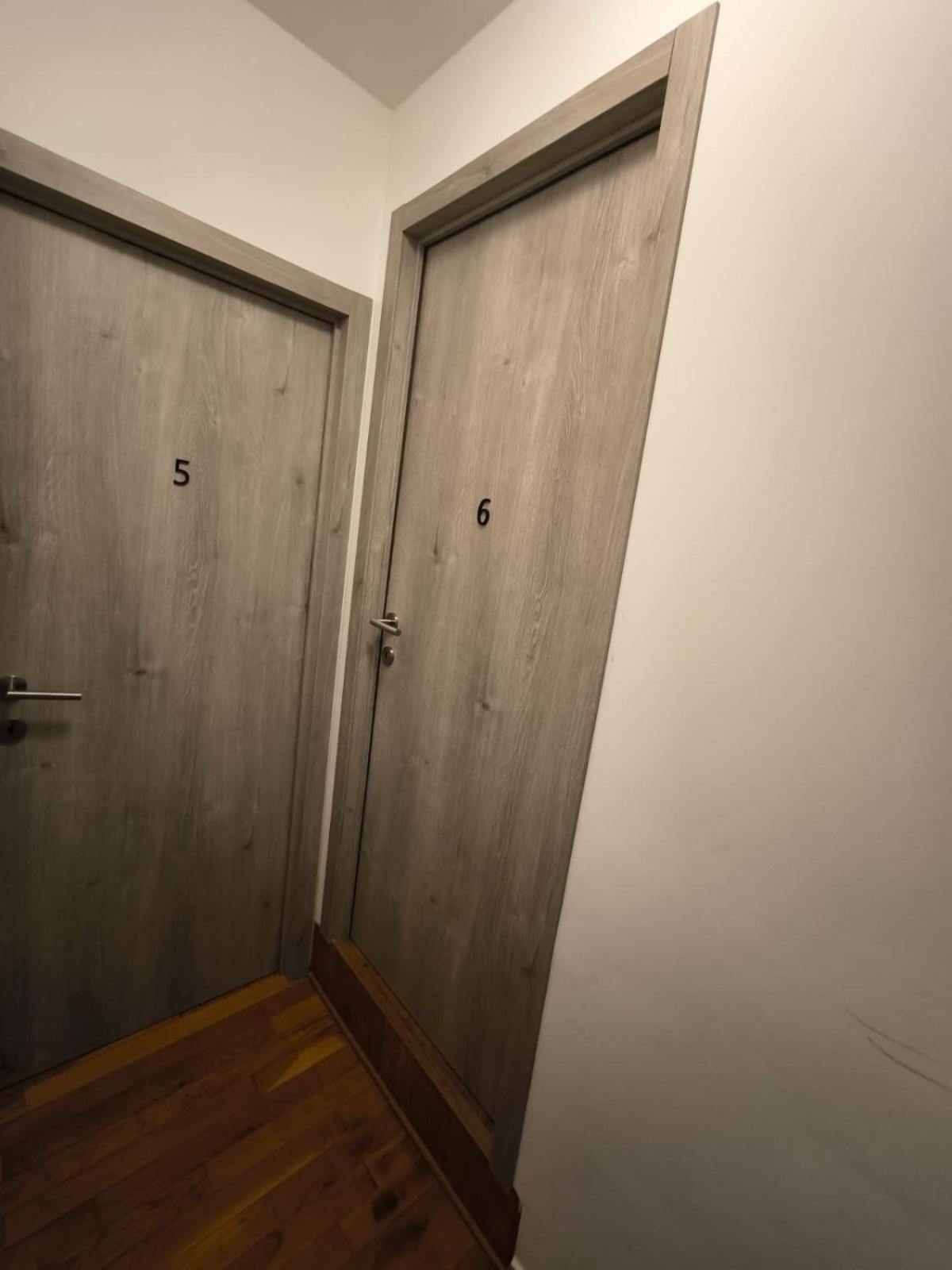 Belle Villa De Luxe Avec 8 Chambres 沙勒罗瓦 外观 照片
