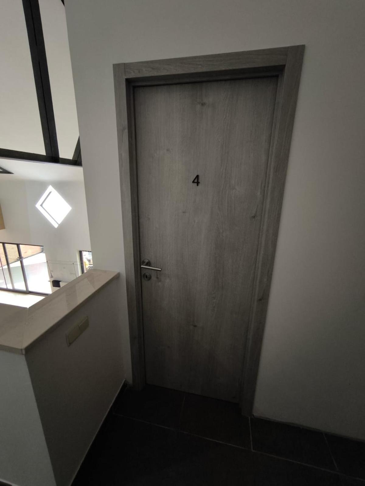 Belle Villa De Luxe Avec 8 Chambres 沙勒罗瓦 外观 照片