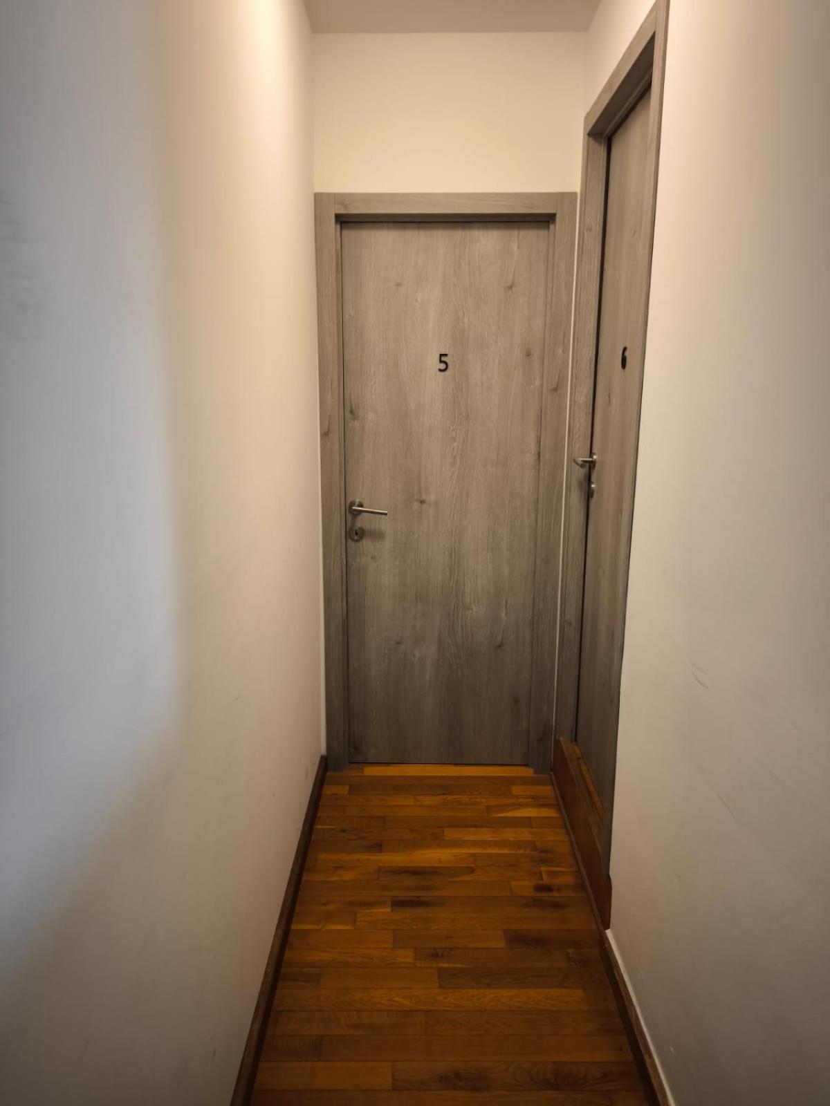 Belle Villa De Luxe Avec 8 Chambres 沙勒罗瓦 外观 照片