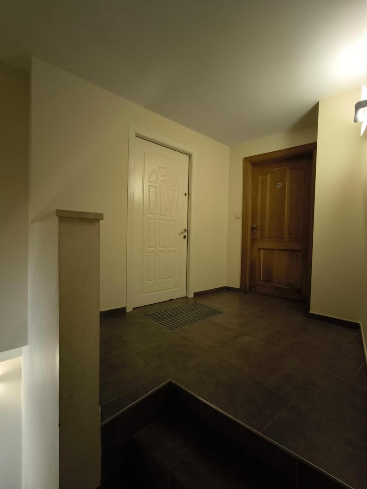 Belle Villa De Luxe Avec 8 Chambres 沙勒罗瓦 外观 照片