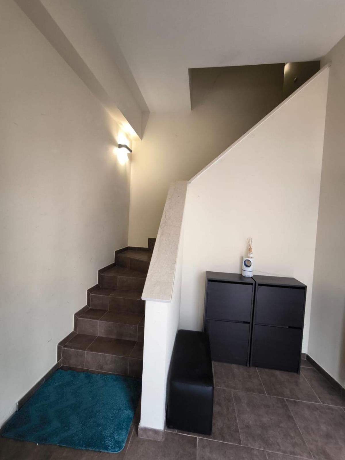 Belle Villa De Luxe Avec 8 Chambres 沙勒罗瓦 外观 照片