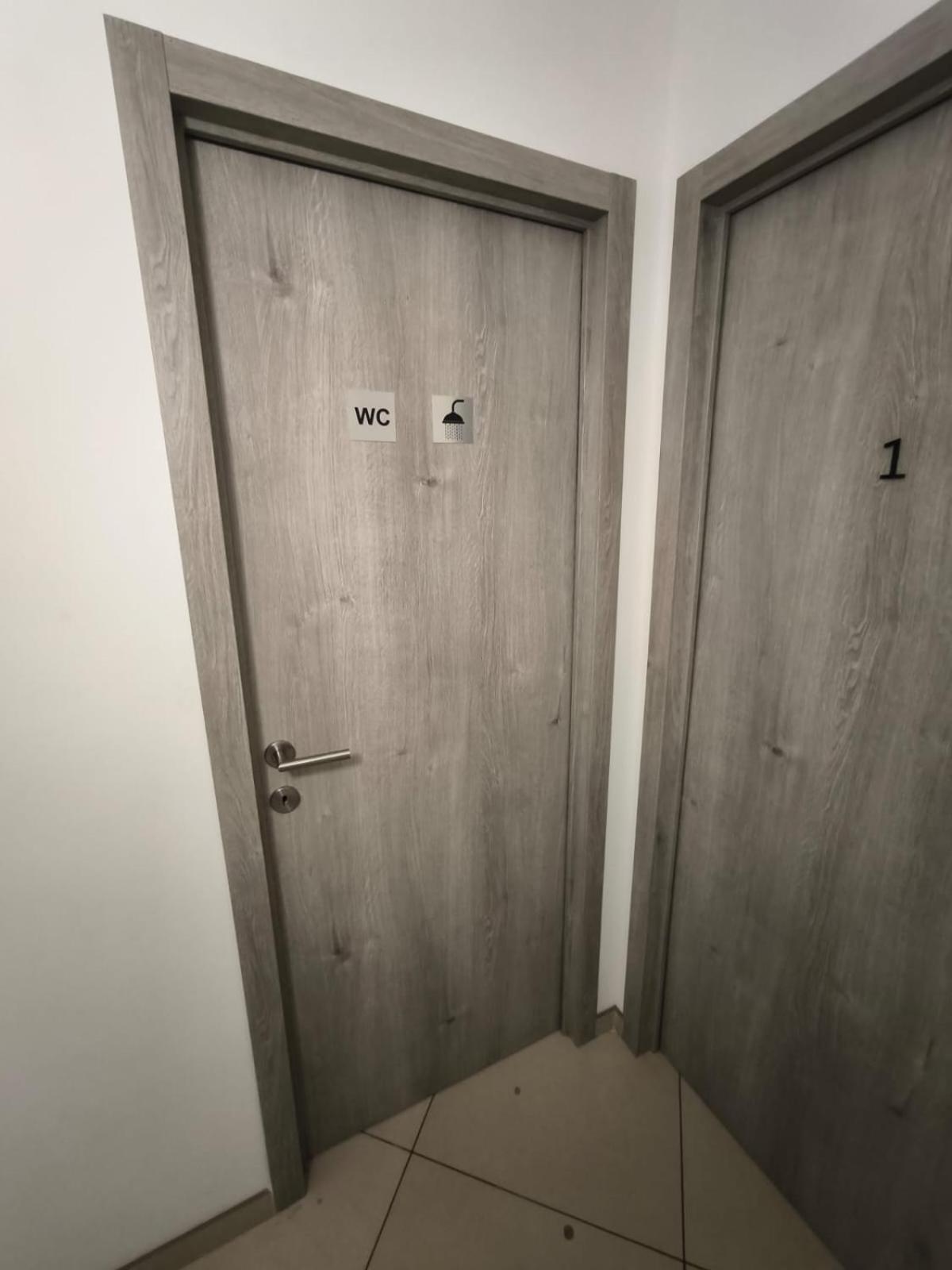 Belle Villa De Luxe Avec 8 Chambres 沙勒罗瓦 外观 照片