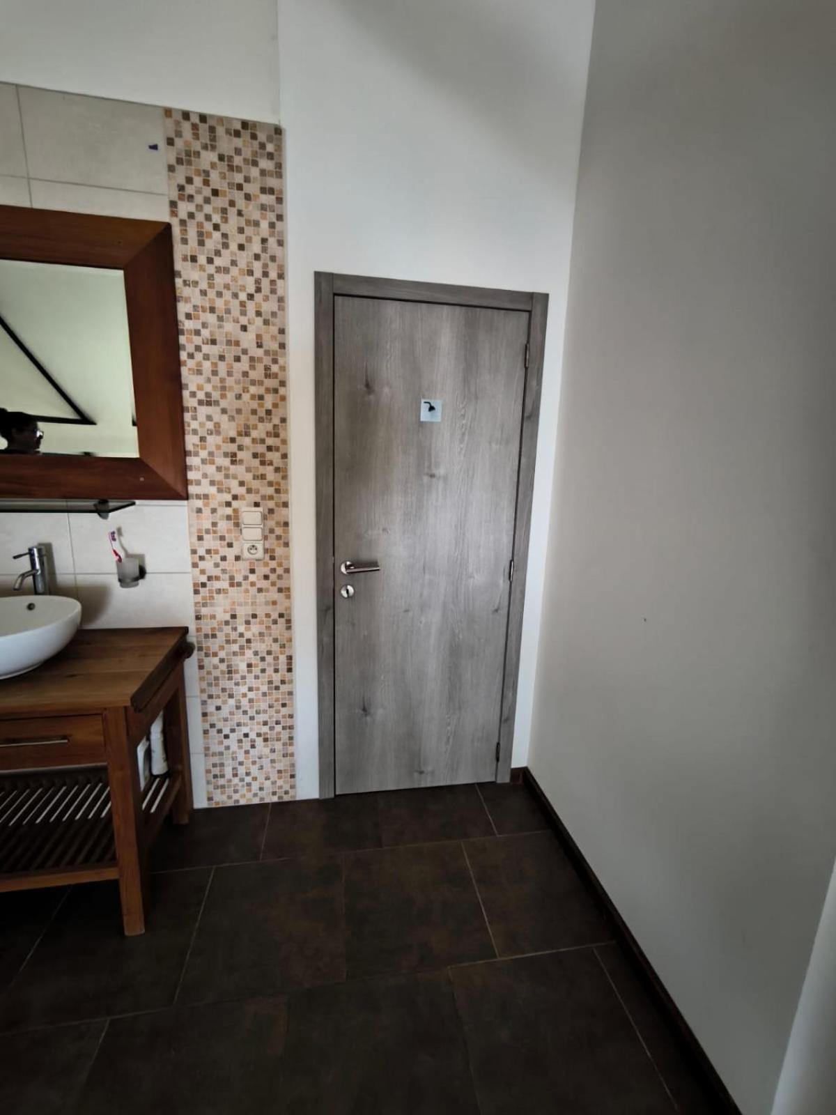 Belle Villa De Luxe Avec 8 Chambres 沙勒罗瓦 外观 照片